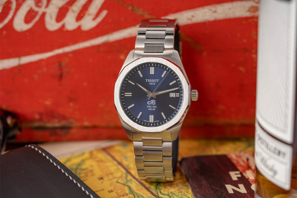Reloj Tissot PRC 100 Solar personalizado con el logotipo de Citibanamex en la carátula