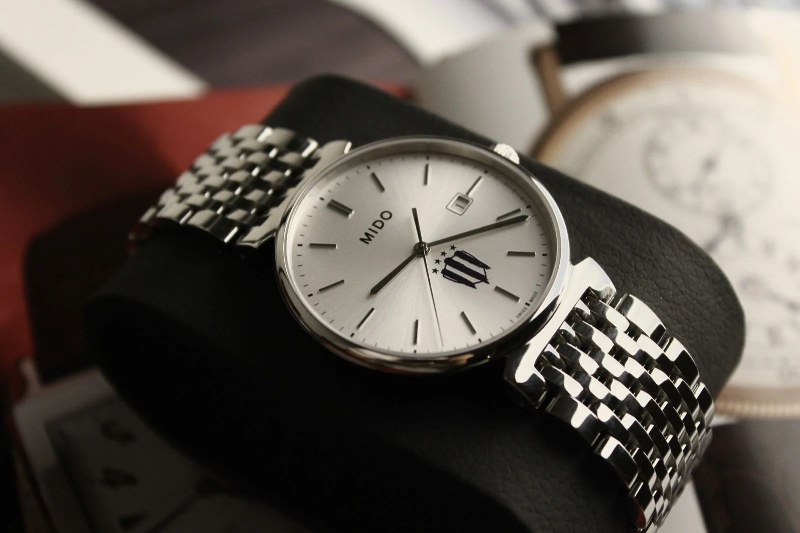 Reloj MIDO personalizado con el escudo de Rayadas de Monterrey