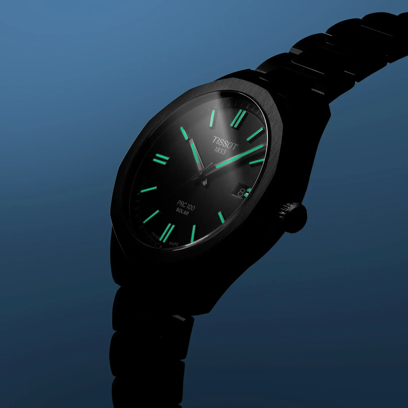 Tissot PRC 100 Solar de noche, con los índices luminiscentes encendidos